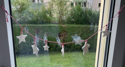 Stern - Girlande aus Kaltporzellan mit 5 Sternen fürs Fenster 
